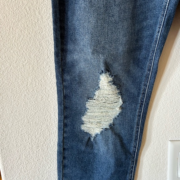 SO Good for Life - Boyfriend Style Low Rise - Distressed Jeans - Picture 6 of 9